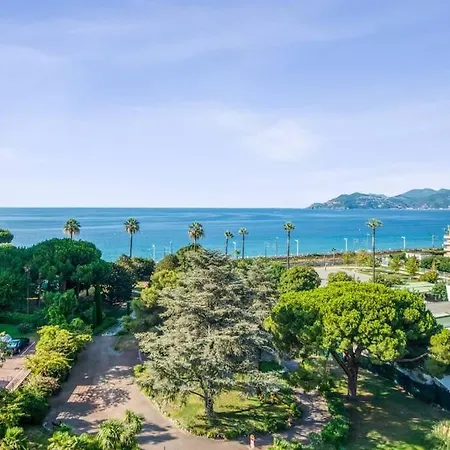 Et Yourhosthelper 2 Etoiles Cannes